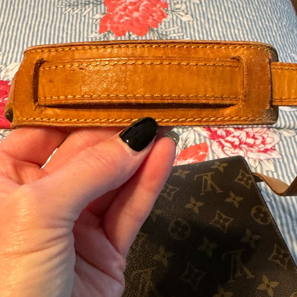 Louis Vuitton Brown Monogram Crossbody Bag with Tan Trim - Picture 3 of 11